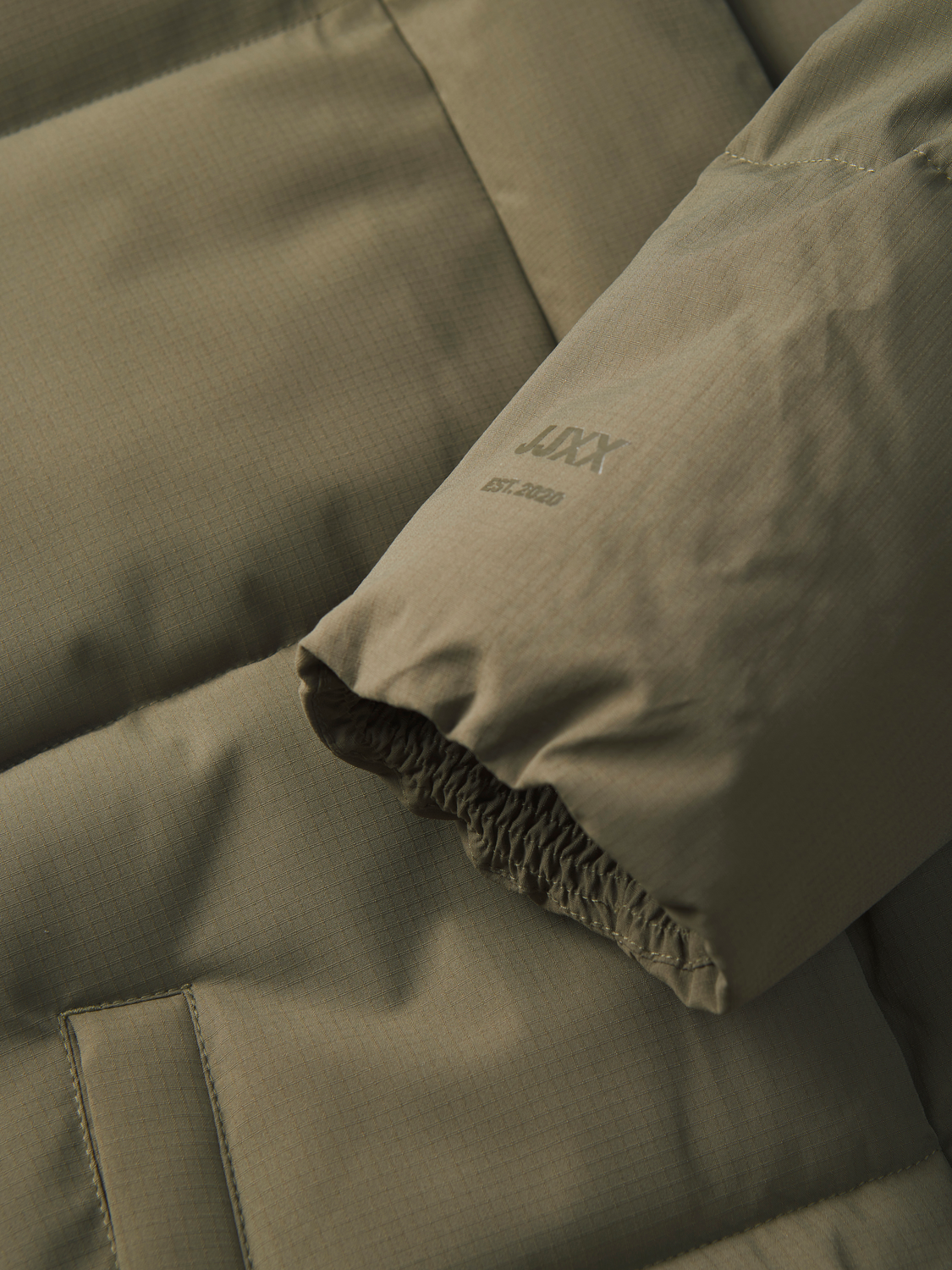 model_shot-detail